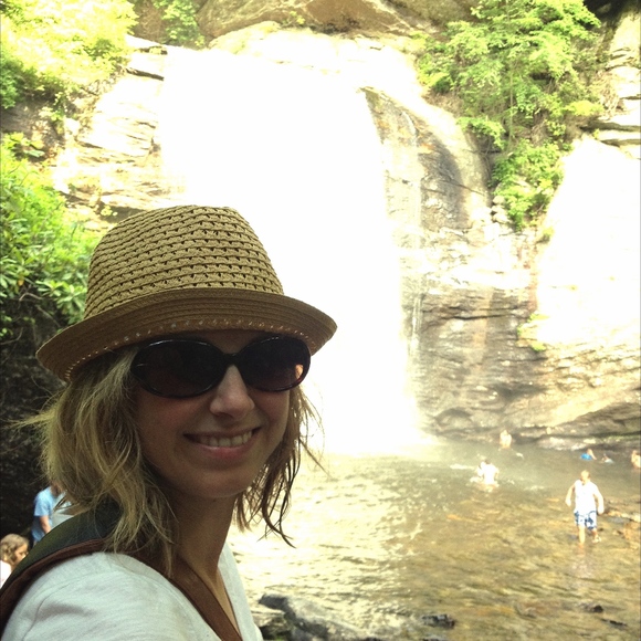 Meet your Posher, Kerry - Picture 1 of 2